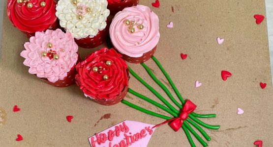 Valentines Cup Cakes' Bouquet